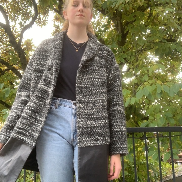 Danier winter cocoon coat sz M with leather trim - Picture 11 of 12